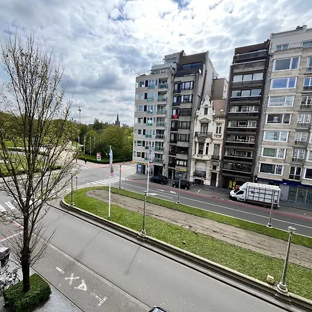 Charming 2-bedroom In The Heart Of T30 아파트 오스텐드