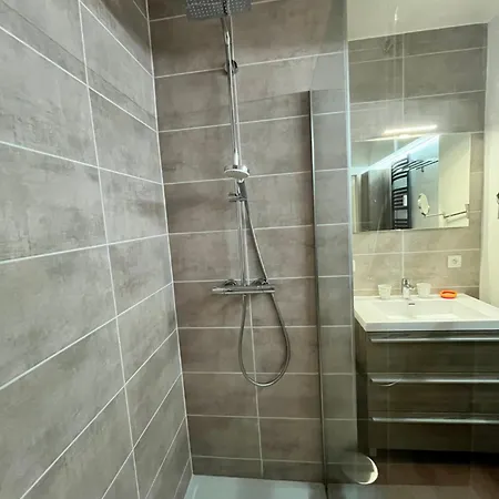 Charming 2-bedroom In The Heart Of T30