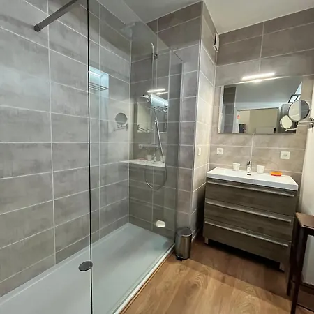 Charming 2-bedroom In The Heart Of T30 Апартаменты