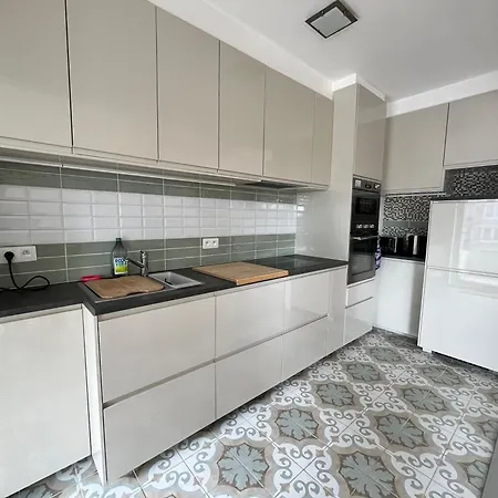 Апартаменты Charming 2-bedroom In The Heart Of T30