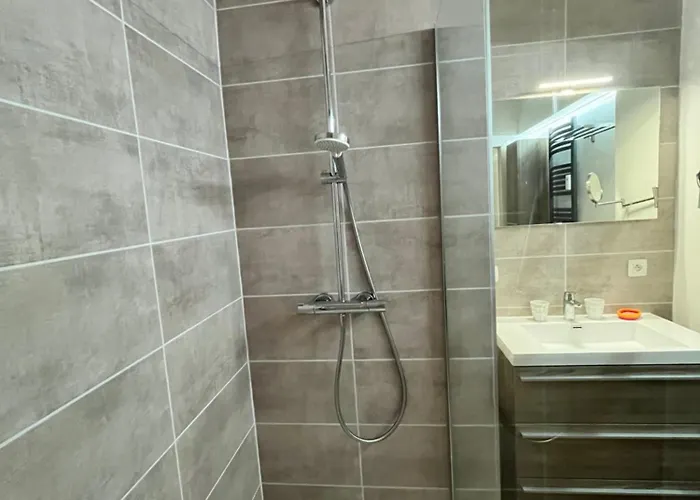 Charming 2-bedroom In The Heart Of T30