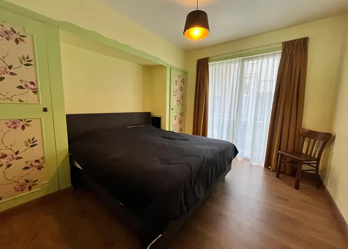 Charming 2-bedroom In The Heart Of T30 דירה